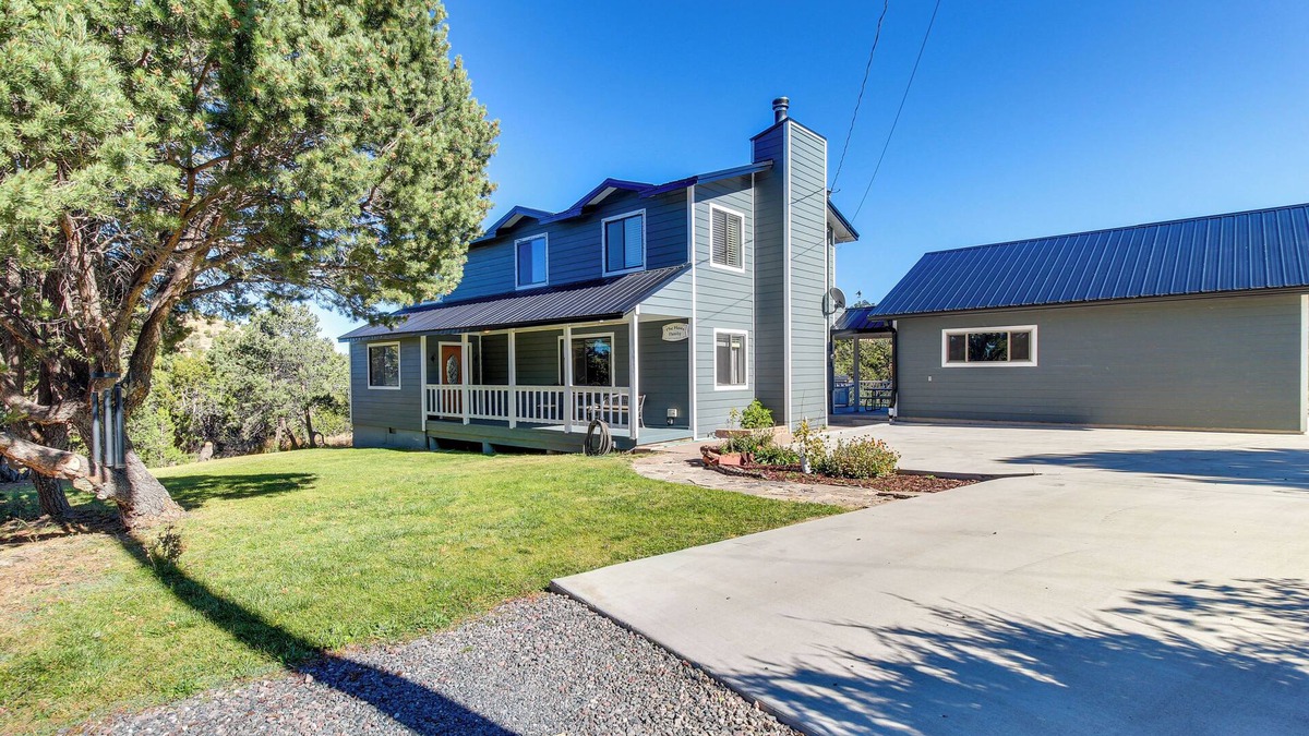 Springerville House | Eagar Vacation Rental Home w/Spacious Deck!
