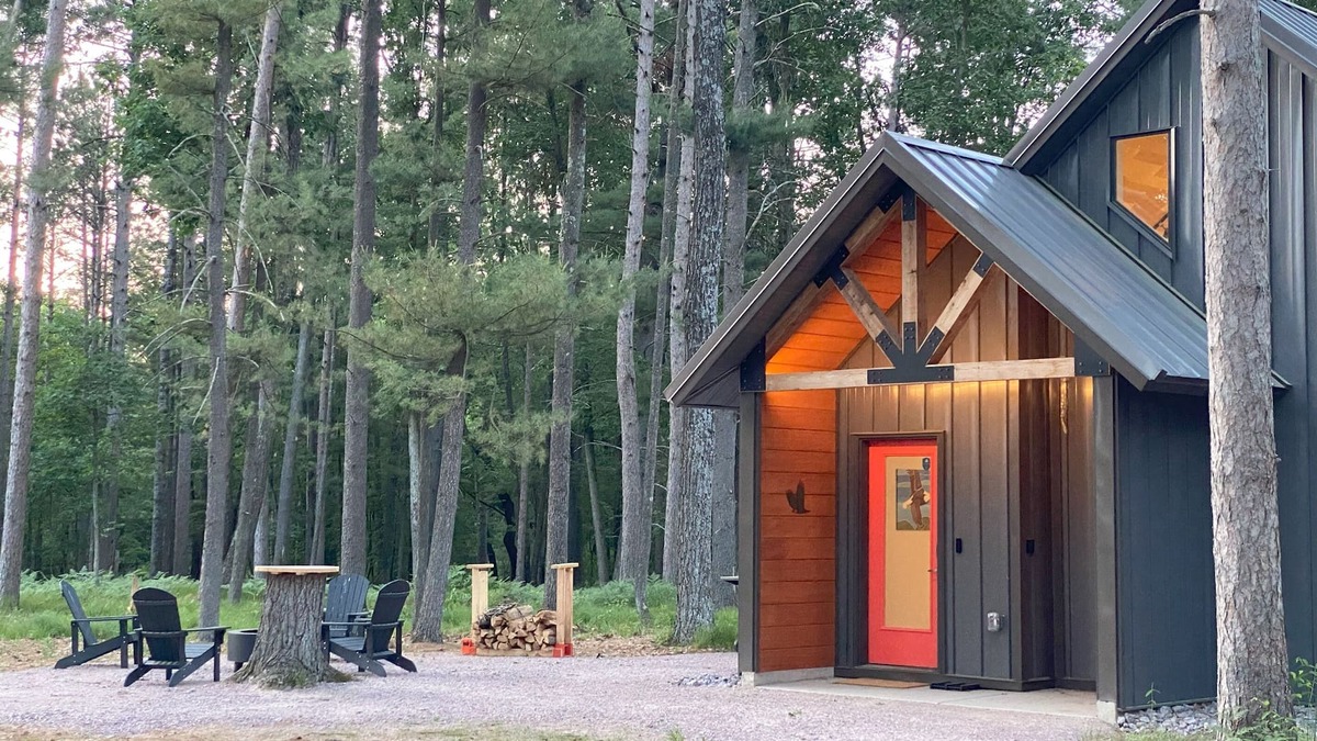 Wisconsin Dells Cabin | Eagle Cabin @ Orange Tractor Retreat: a new, modern cabin on 40 private acres