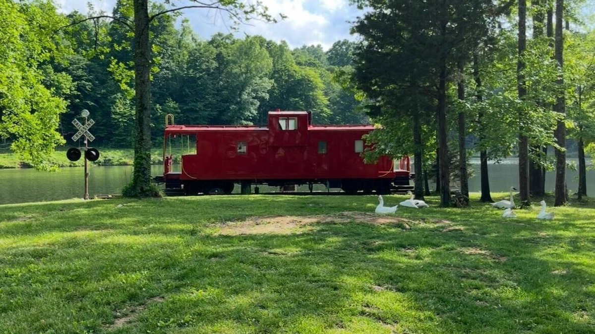 Freedom Bed & Breakfast | Eagle Ranch Railway Retreat