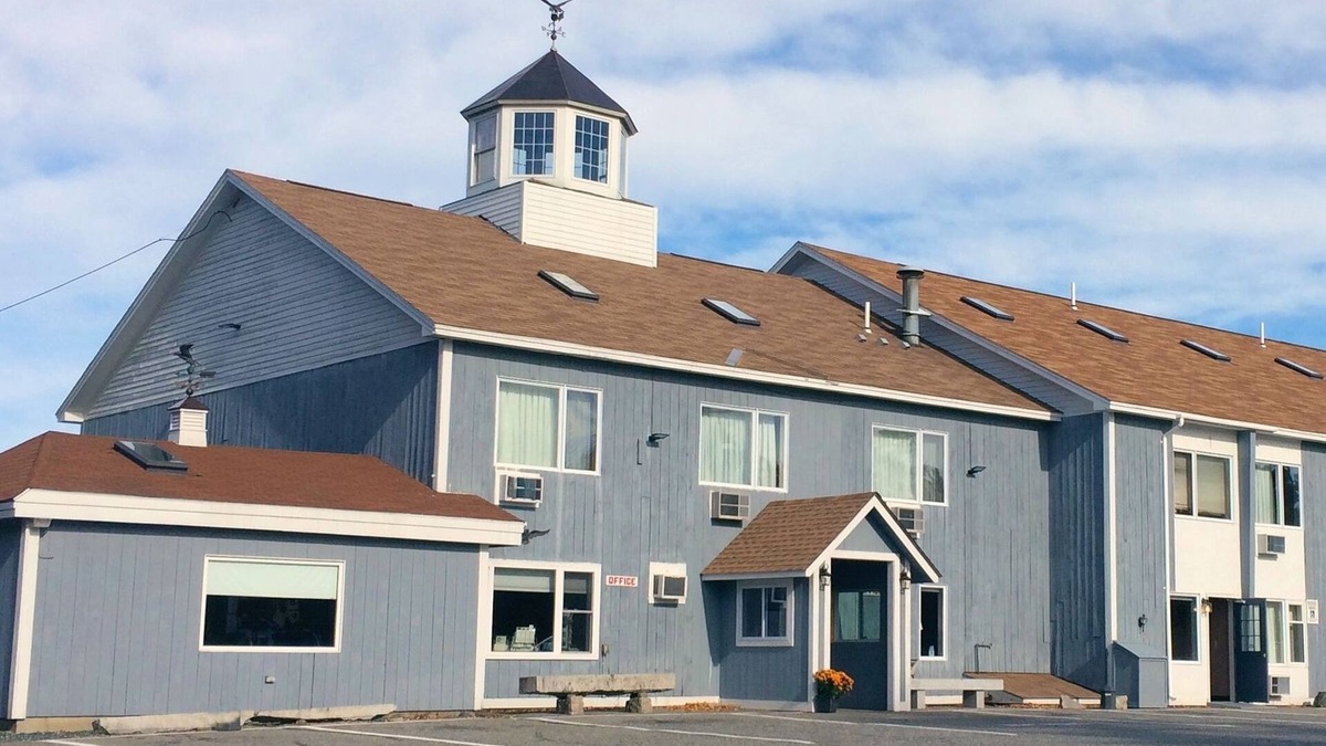 Ellsworth Hotel | Eagle's Lodge Motel