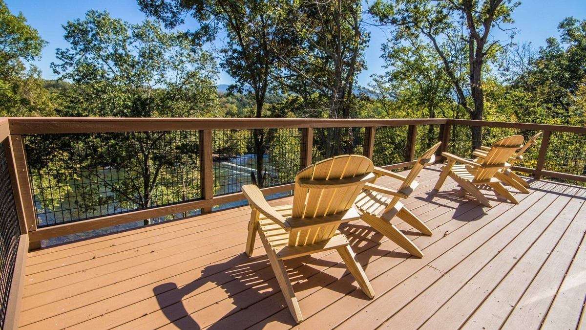 Luray Cabin | Eagle's Nest- A pet friendly cabin on the river!