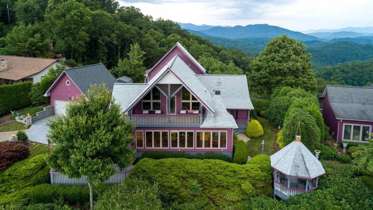 Whittier House | Eagle's Nest Lodge and Apts