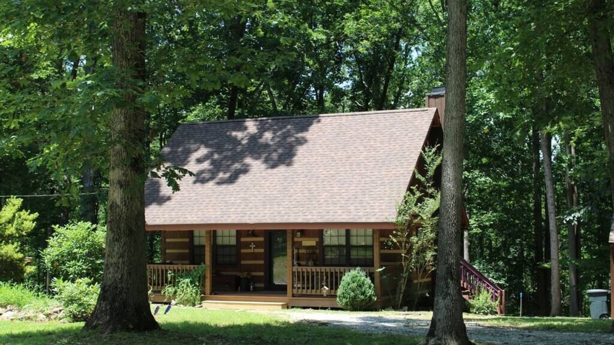 Kingston Springs Cabin | *Eagle's Rest On The Creek*25 mins to Nashville*