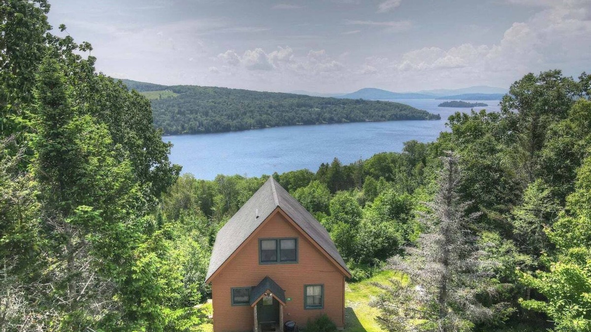 Rangeley House | 🐾Eagles Ledge | Cozy chalet w/incredible views, access to Rangeley Lake & 15 mins to Saddleback!