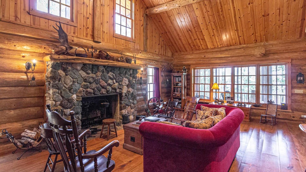 Ely House | Eagles Nest Lodge - Peace & tranquility defined, hand-scribed log home,