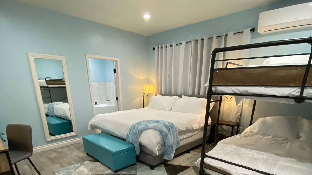Wrightwood House | Eagles Suite