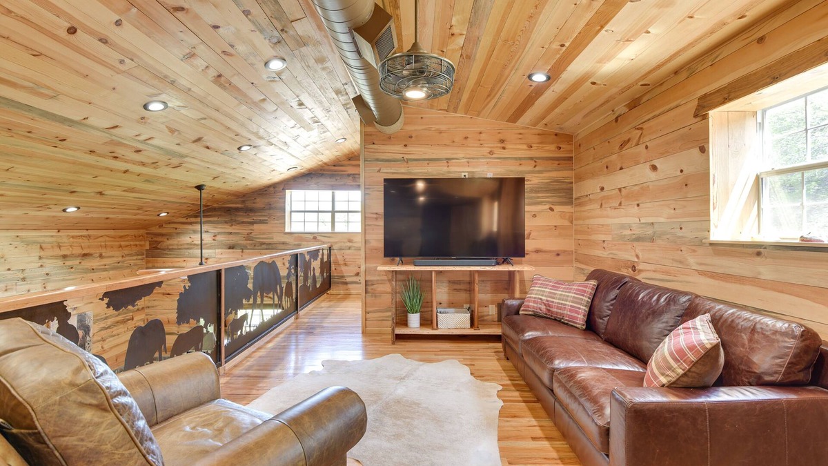 Early Cabin | Early Cabin w/Deck ~ 20 Mi to Lake Brownwood!