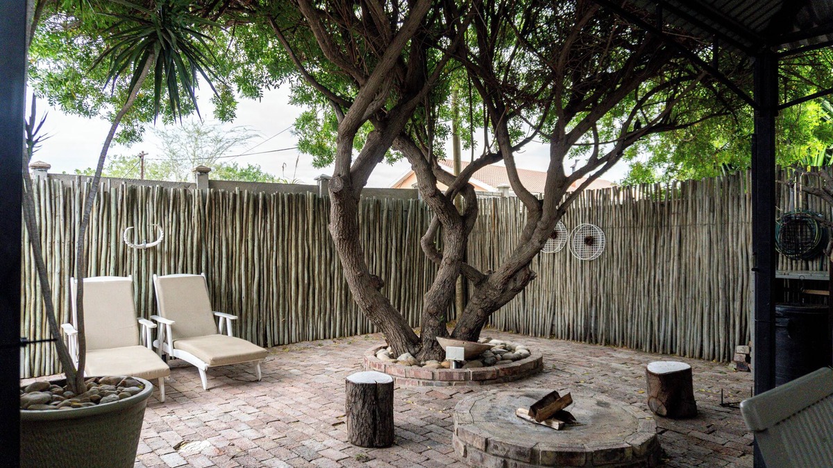 Oudtshoorn Bed & Breakfast | Earthbound B&B
