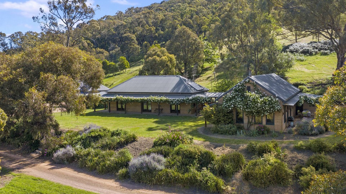 Bonnie Doon House | Earthen home in Bonnie Doon, Australian