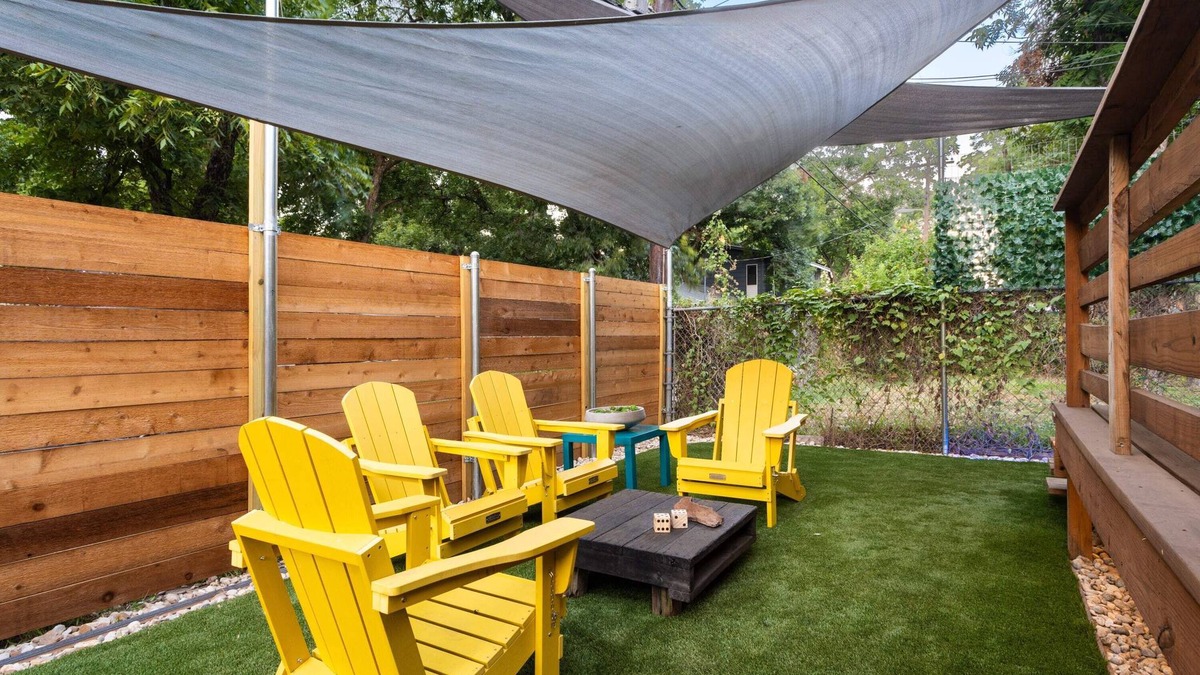 East Cesar Chavez House | East Austin Bungalow w BBQ, Firepit, Fun Yard