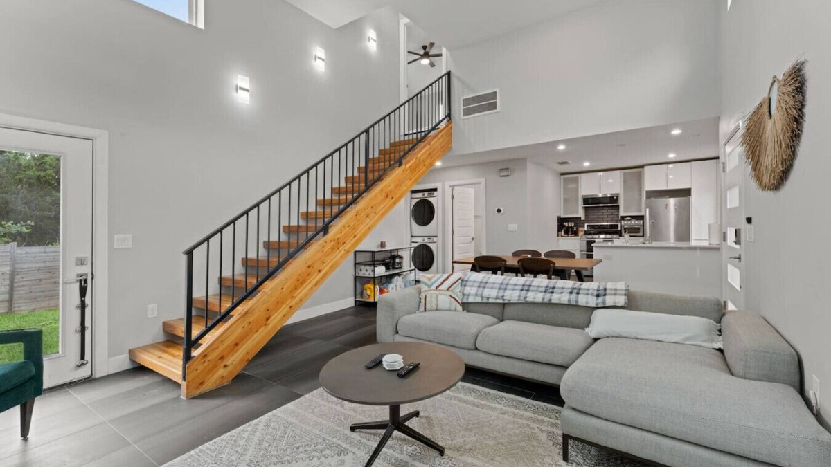 MLK House | East Austin Home | In-Law Suite | Office+Fast Wifi