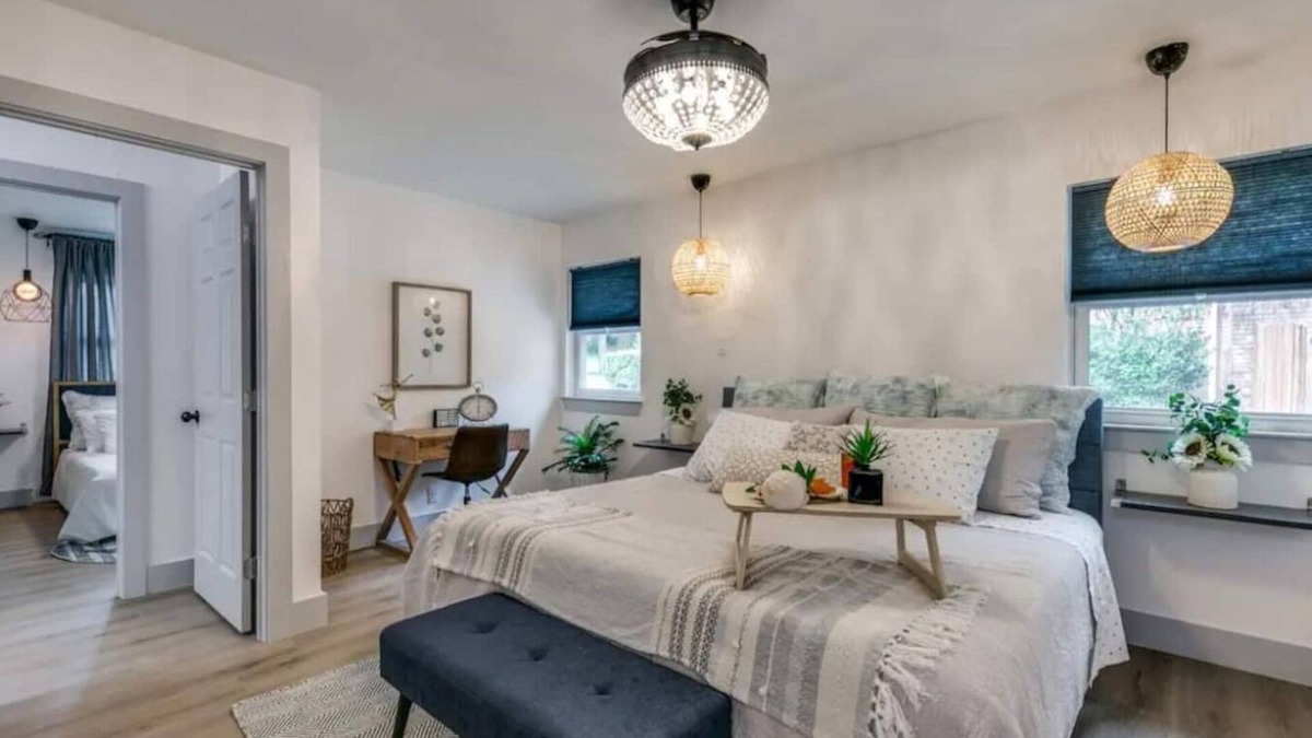 White Rock Hills House | East Dallas 3 Bedroom Home With Stunning Backyard Oasis