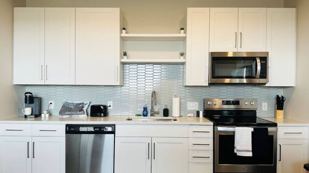 Dupont Apartment | East Denver Relaxation