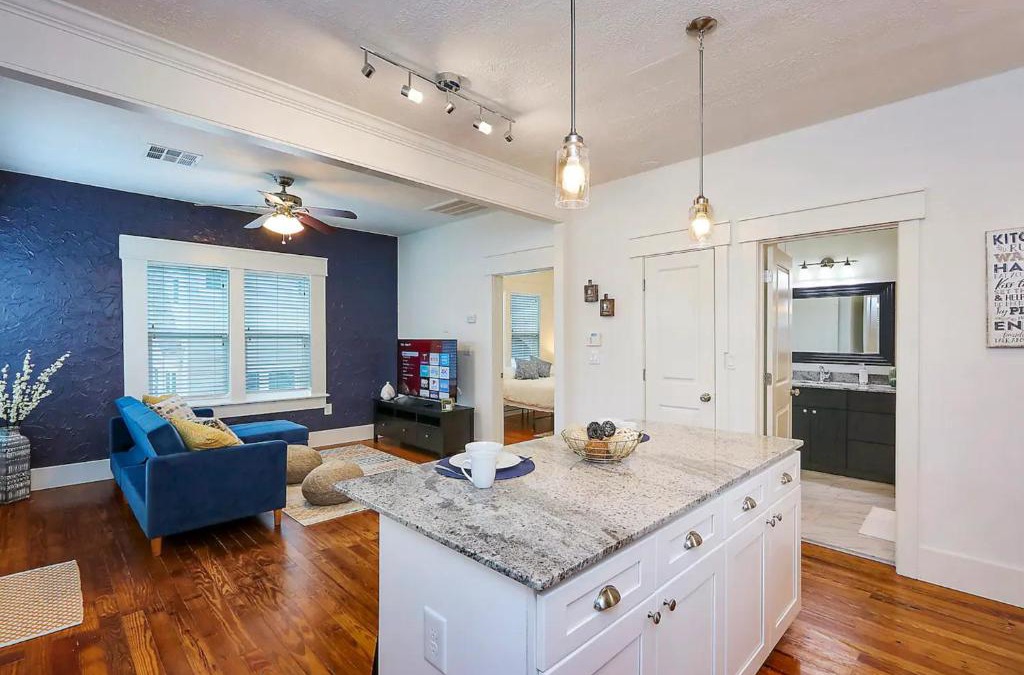 South Central Houston Apartment | East Downtown Private Restored Historic Apartment