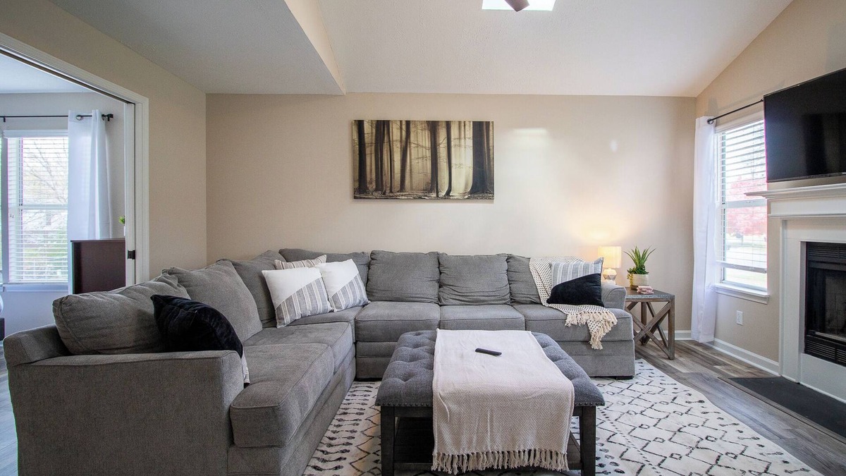 Buechel House | East End Charmer 4-bedroom, Pet Friendly!