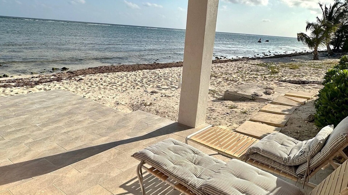 East End Villa | East End Paradise Villas 4Bd3.5B-Private Beach-On the Water-w/Sea Level Studio