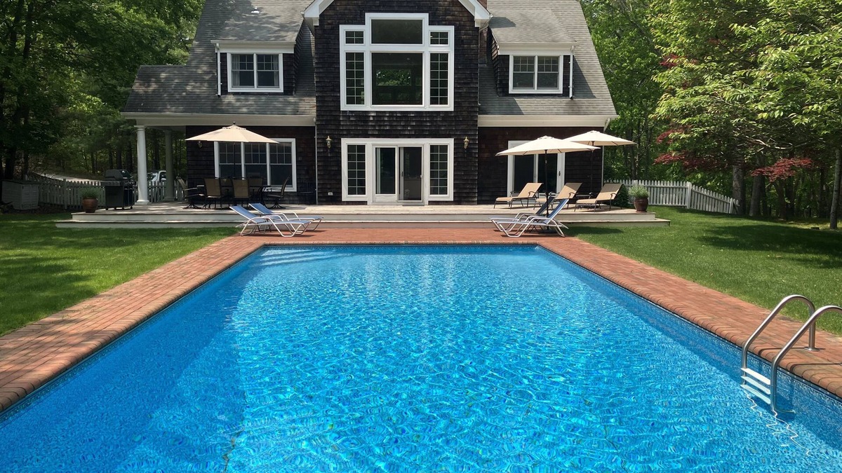 Northwest Harbor House | East Hampton- Beautiful 4 Bedroom Home, Large Heated Pool, Private Backyard