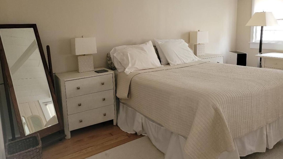 Wainscott Cottage | East Hampton Cottage Walk To Ocean