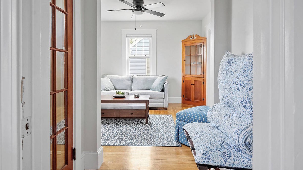 Newport East Apartment | East-Island First Floor Apartment