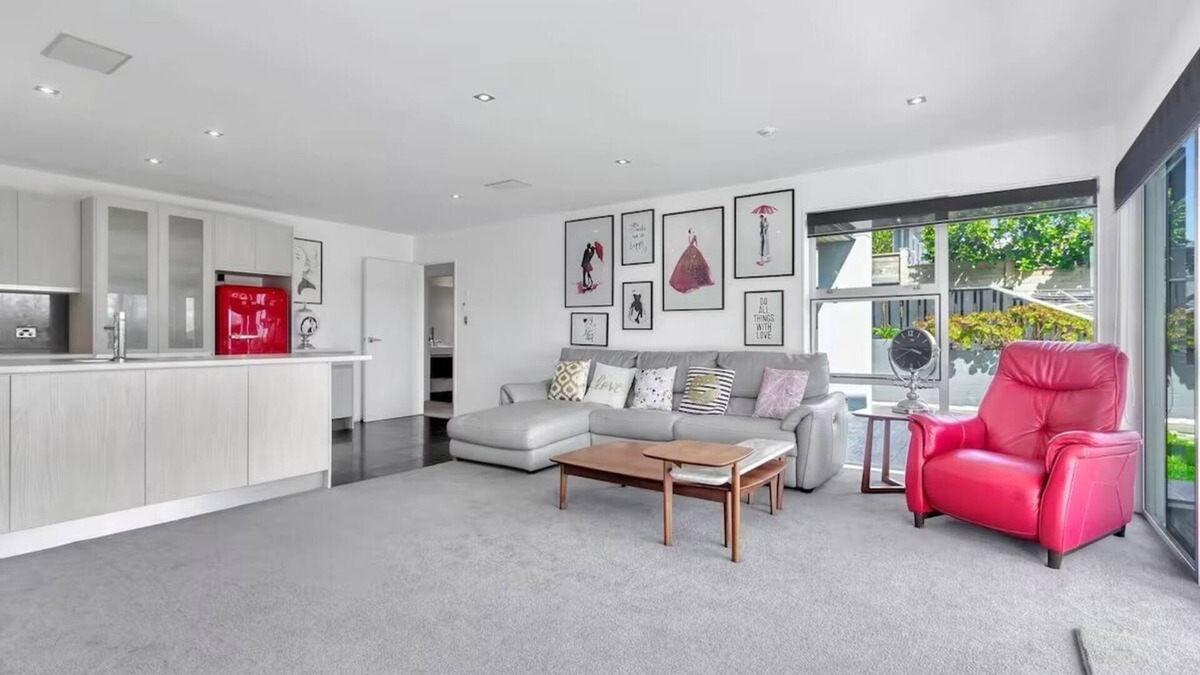 Bucklands Beach House | East Nest Home stay