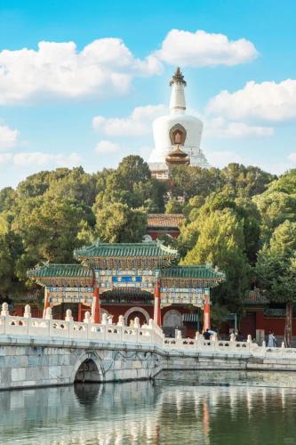 Dongcheng Hotel | East Sacred Hotel-Very close to the Drum Tower,The Lama Temple,Houhai Bar Street,Nanluoguxiang,Tiananmen Square and the Forbidden City, and the subway st ation is also very close