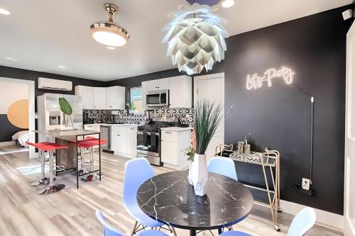 East Cesar Chavez House | East Side 3BR Masterpiece Home