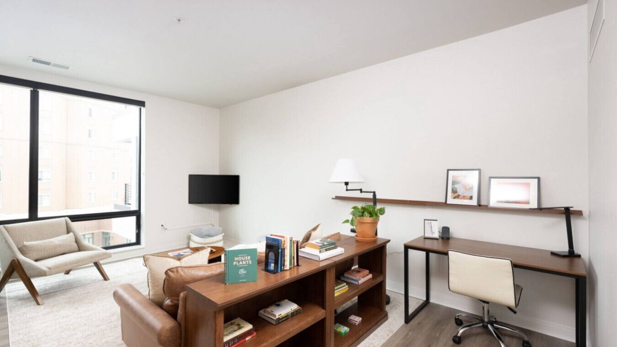Lower East Side Apartment | East Side Luxury 1BR Apt - Near Brady St with Balcony and Lounge