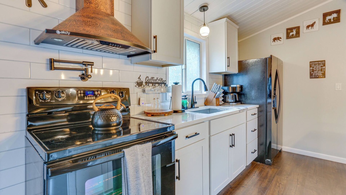 East Stroudsburg Cottage | East Stroudsburg Home Near Skiing & Del Water Gap!