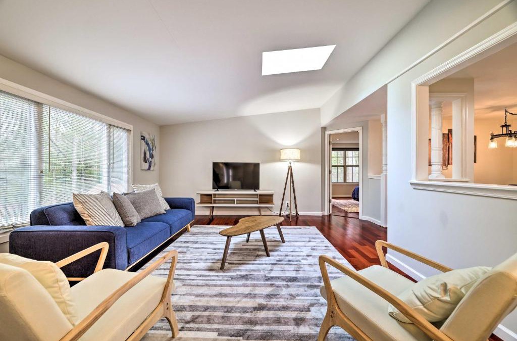 East Stroudsburg House | East Stroudsburg House with Hot Tub and Pool!