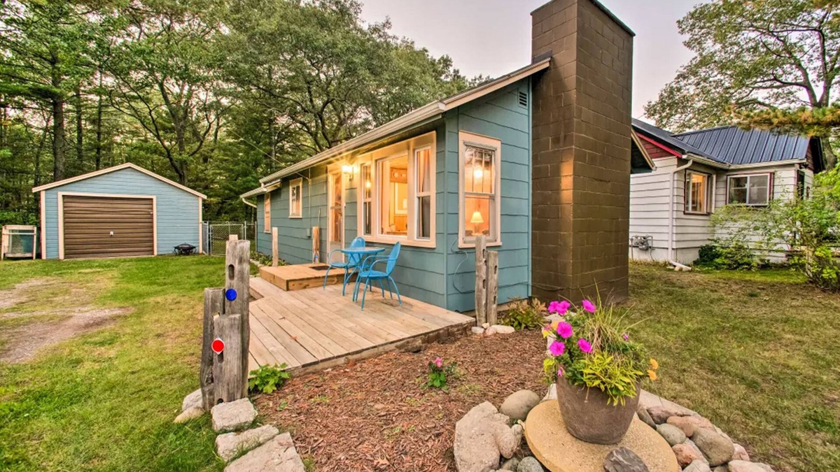 East Tawas House | East Tawas Cabin with Deck, Backyard & Fire Pit!