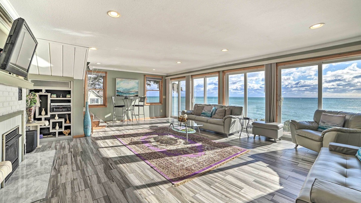 East Tawas House | East Tawas Home w/Patio, Lake Huron On-Site