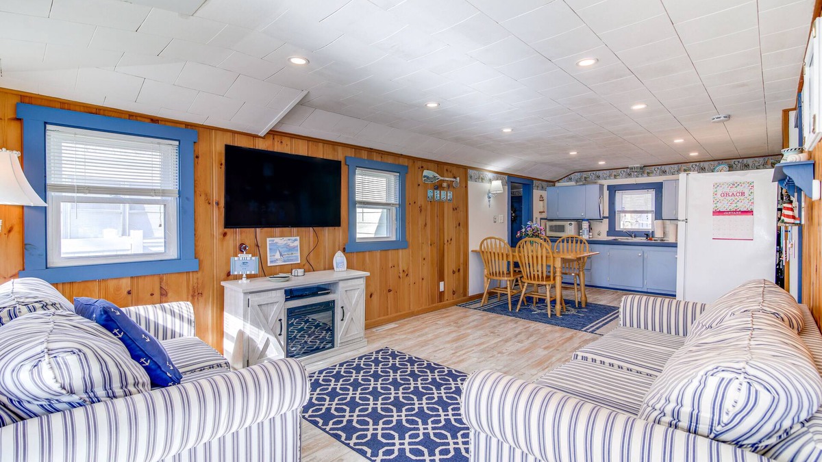 East Wareham Cottage | East Wareham Waterfront Cottage w/Private Dock!