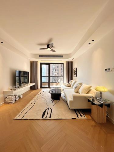 Shanghai Apartment | Eastern Hub - Bund Branch Yongye house Designer Deluxe Three bedrooms nice view