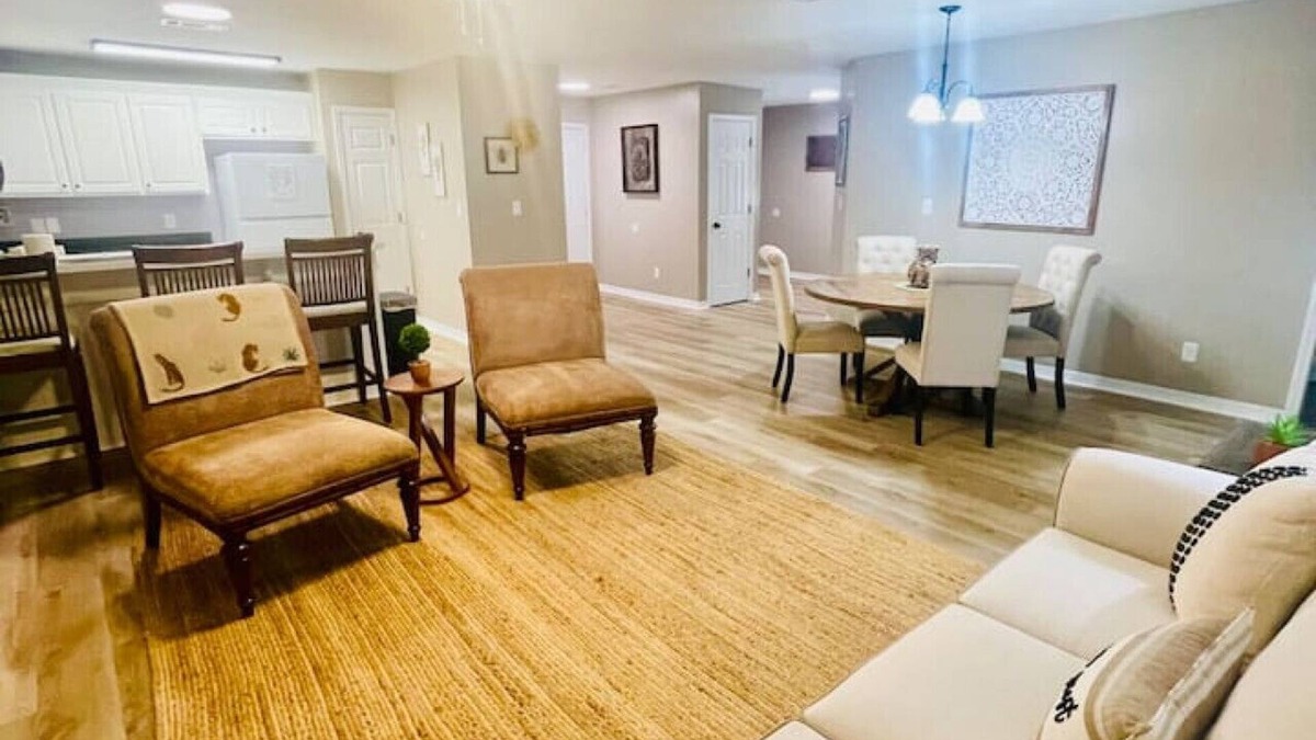 Hammond Apartment | EastGate 4A Cozy family retreat close to downtown Hammond