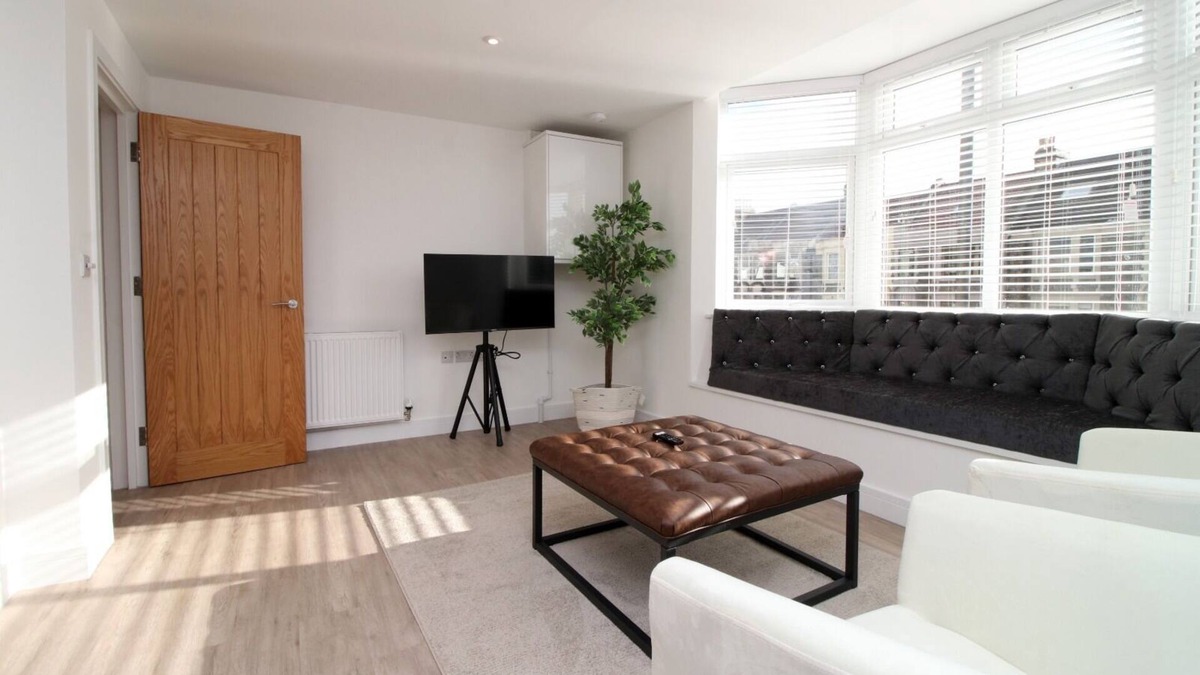 Hanham Apartment | Eastgate Way 3 by Tŷ SA