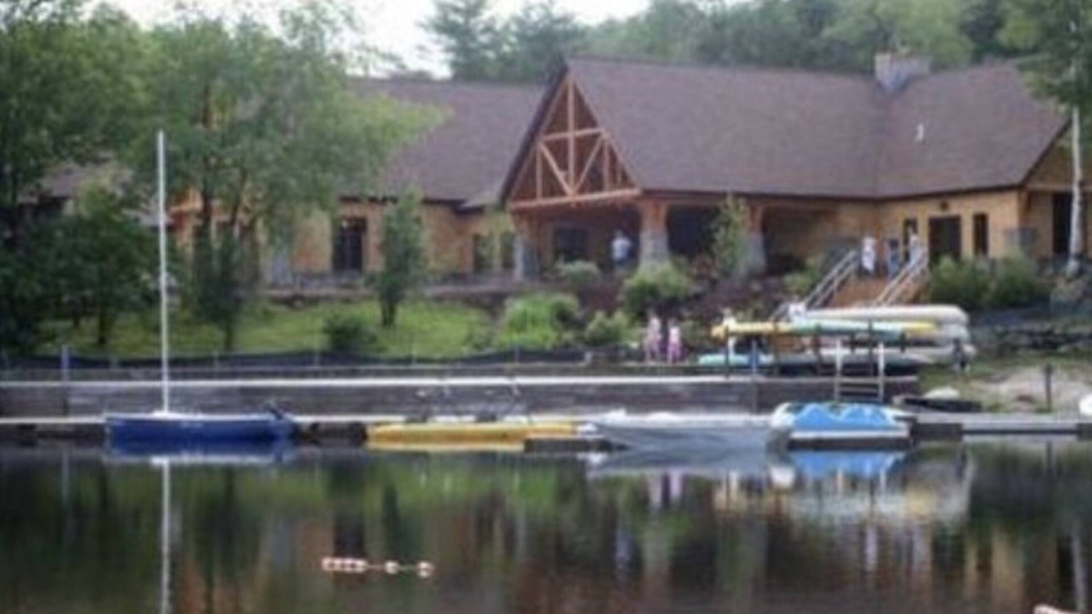 Grantham House | Eastman Home Sleeps 18 on Golf Course, Beach Access in Ski Country