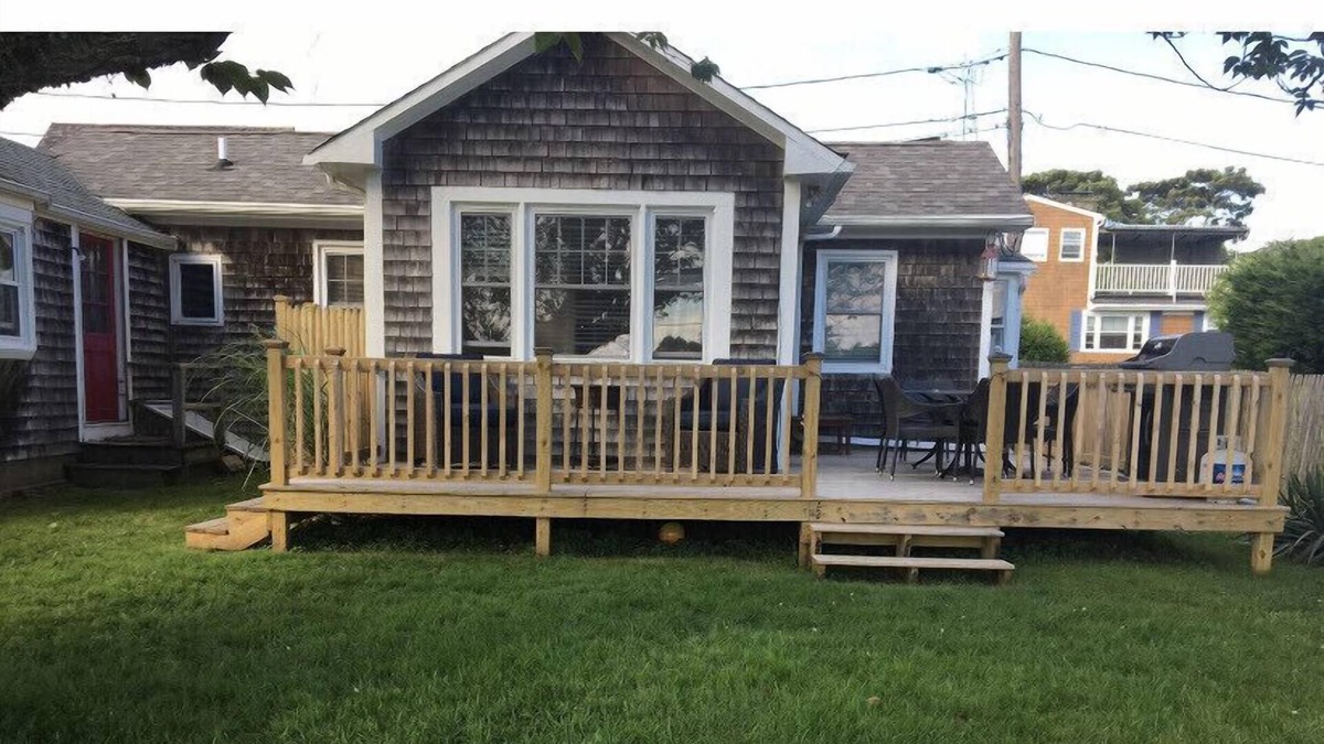 Easton's Point Cottage | Easton's Point Beach House, Close To Newport And Beaches