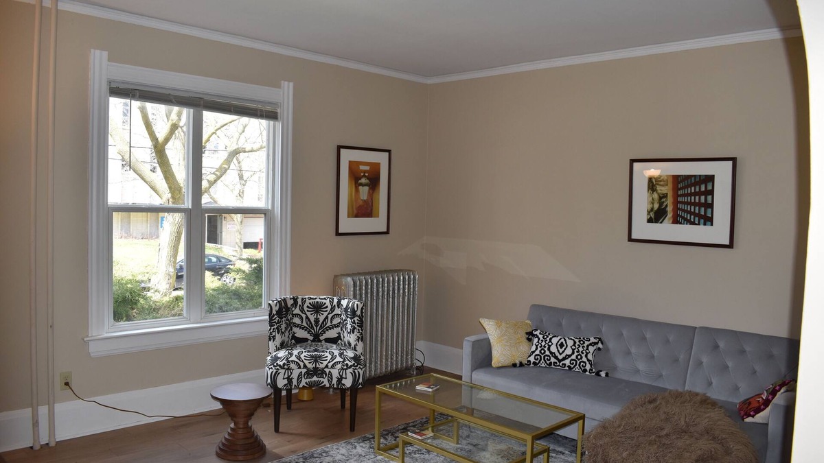 Lower East Side Apartment | Eastside apartment with Private entrance and parking