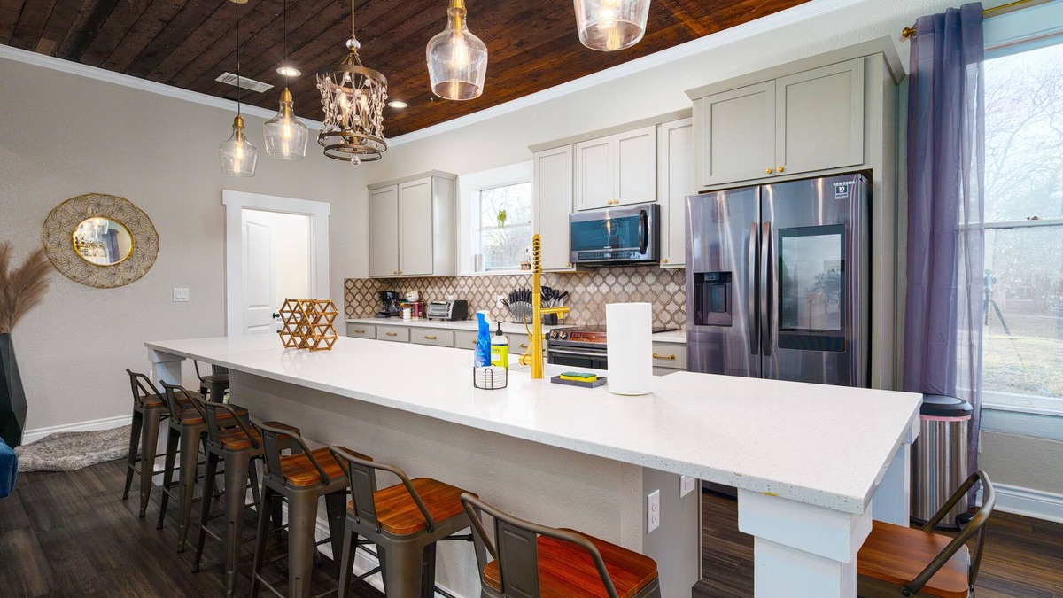 Eastside Promise Neighborhood House | Eastside Elegance | Close to DT l Pet Friendly