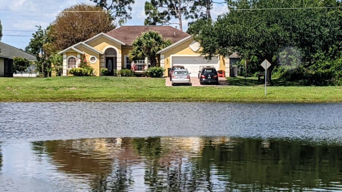 Port Saint Lucie House | Easy access from I95 and Turnpike, beautiful lake view and 25 min from the beach
