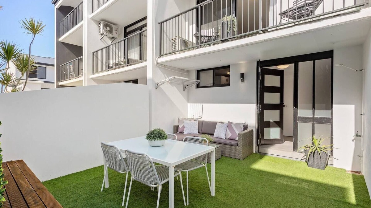 Merewether Apartment | Easy Breezy Seaside Living at Merewether Beach
