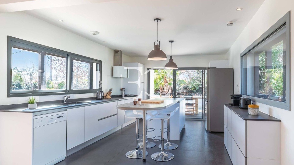 Arcangues Villa | Easy Clés- Lovely Villa 10p + Heated Pool