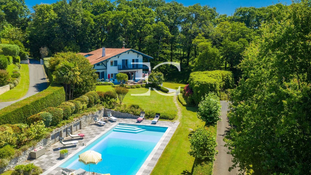 Arcangues Villa | Easy Clés- Villa on the golf + Pool + A/C