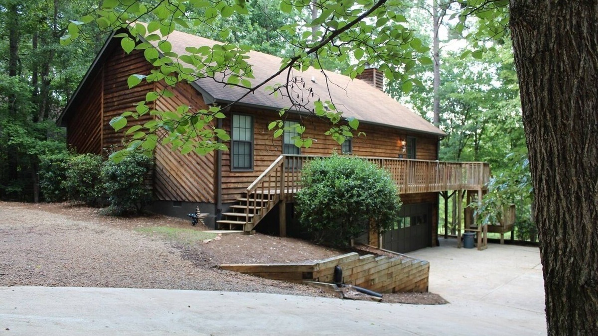 Lake Oconee Cabin | Easy living on the Lake.