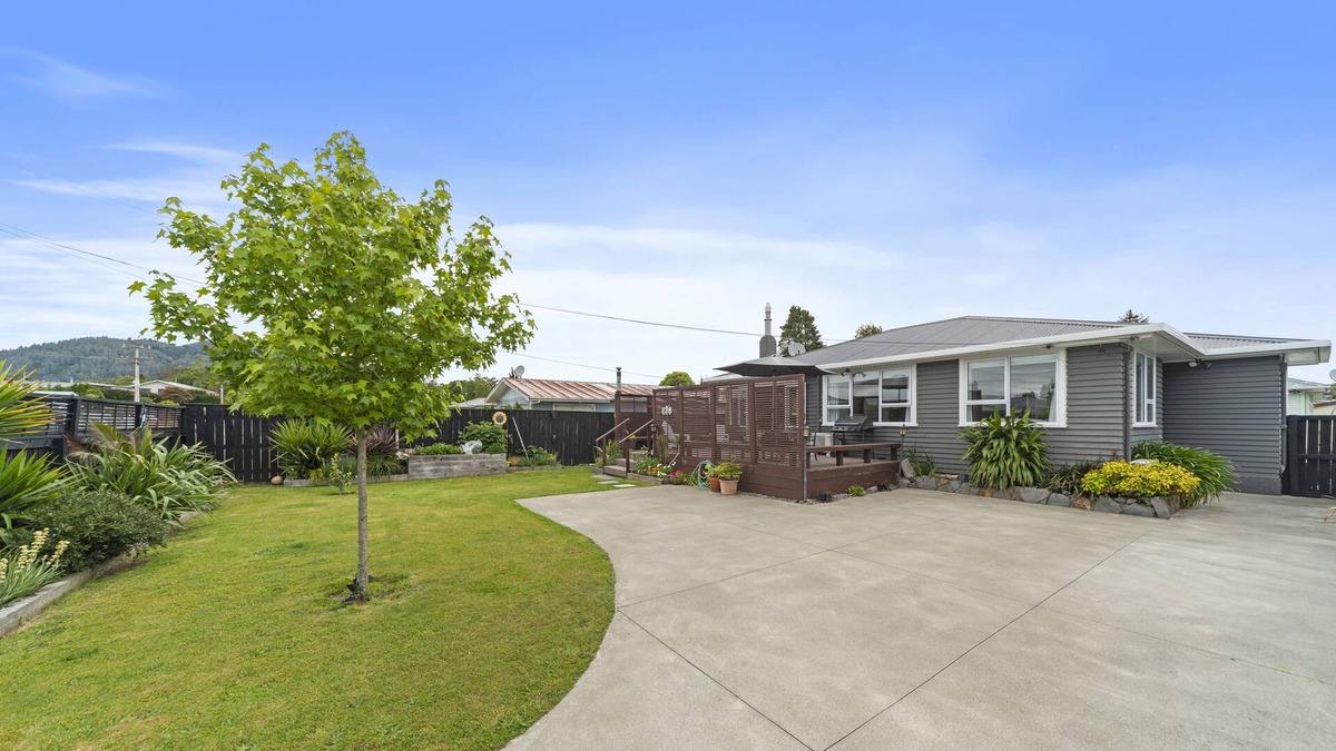 Taupo House | Easy on Elizabeth - Lake Taupo Holiday Home