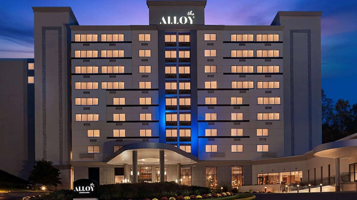 King of Prussia Hotel | Easy Philly Access | Dining. On-Site Bar. Pool.