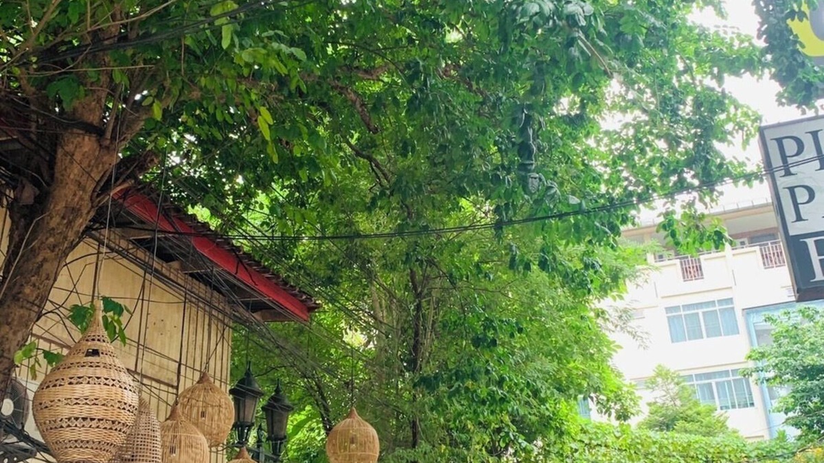 Chana Songkhram Hotel | Easy sunday