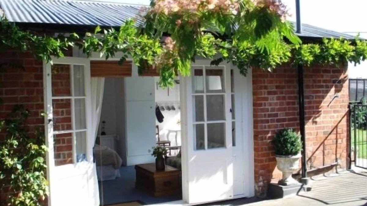 Havelock North Cottage | Easy walking to Havelock North's charming village