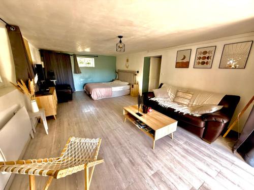 La Roche-Posay Apartment | Eaux Iris - Studio avec Jardin privatisé proche Casino