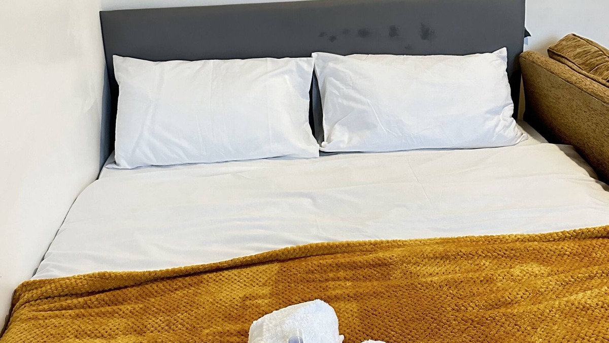 Eltham West House | Ebehi Inn